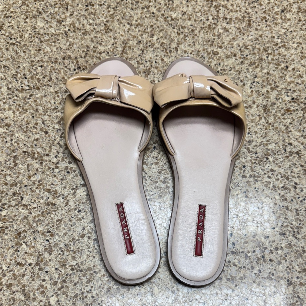 Prada Patent Leather Women's Cream Bow Slide Sandals - Picture 4 of 15